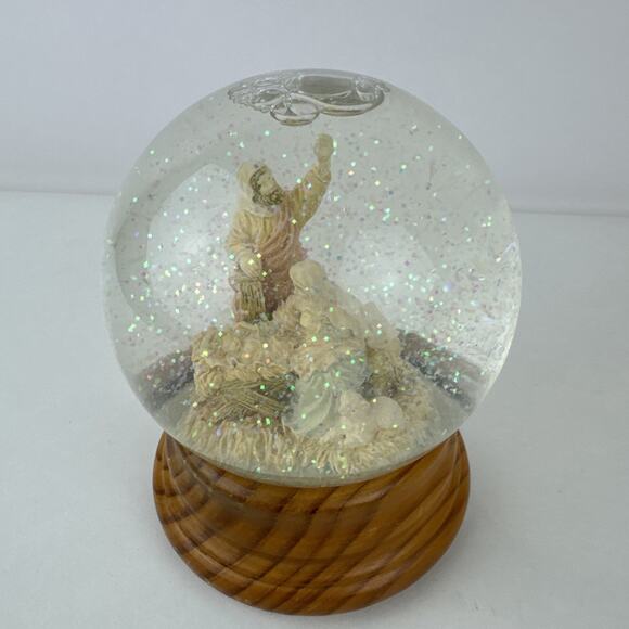 Nativity Snow Globe San Francisco Music Box Co We wish you a Merry Christmas - Picture 7 of 13